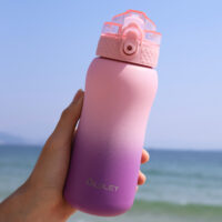 hand-holding-compact-matte-pink-purple-gradient-oldley-insulated-outdoor-camping-water-bottle hand-holding-compact-matte-pink-purple-gradient-oldley-insulated-outdoor-camping-water-bottle